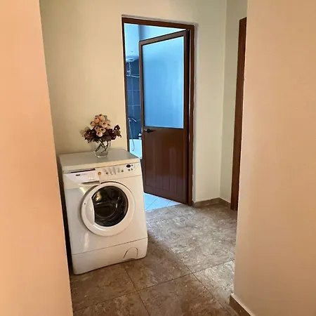3 Bedroom Flat In Guest house