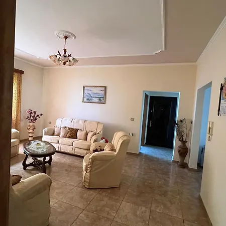 Guest house 3 Bedroom Flat In Berat